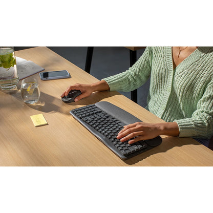 Logitech MK670 Wireless Wave Keyboard and Mouse Combo in Graphite