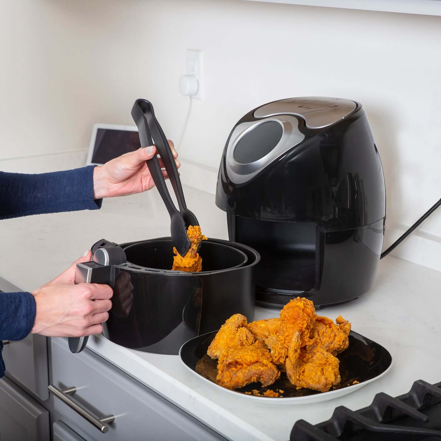Airfryer. Oil less frying with air